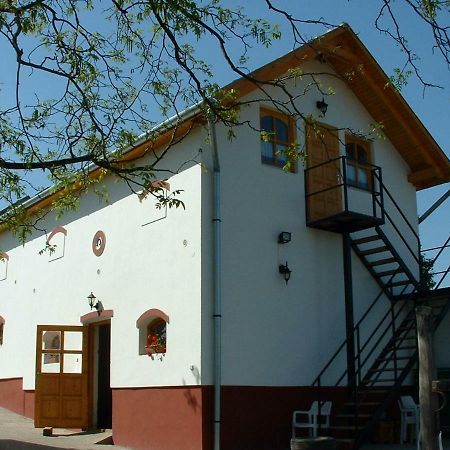 Nyerges Lovasudvar Cserepfalu Exterior foto