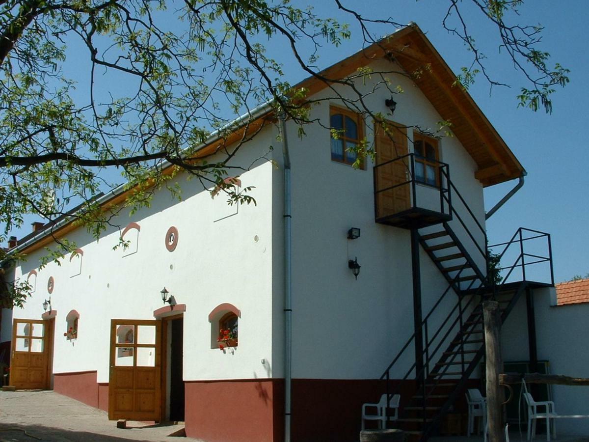 Nyerges Lovasudvar Cserepfalu Exterior foto